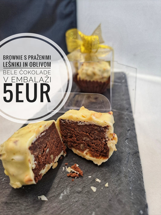 Brownie s praženimi lešniki in oblivom